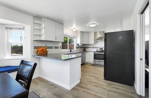 Antioch House | Bright 4BR home for families &group - Kid Friendly