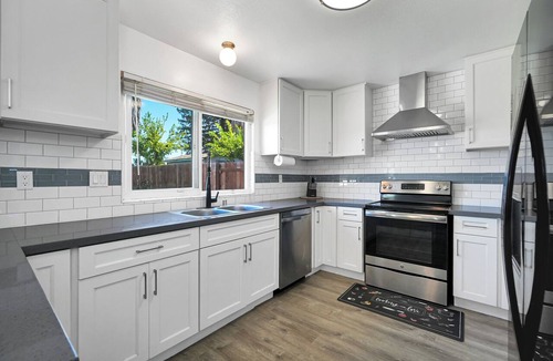 Antioch House | Bright 4BR home for families &group - Kid Friendly