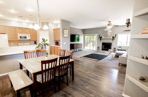 Diamond Valley House | Bright and Cheerful 3-BR Residence in Prescott