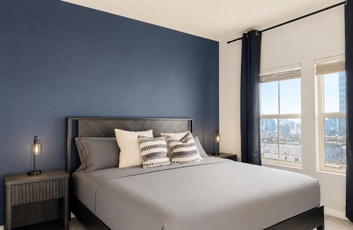 Miracle Mile Apartment | Bright & Spacious in Iconic LA Neighborhood Free parking - 10mins to Cedars