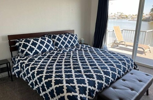 Discovery Bay House | Bring your boat! Waterslide! Close to fast water!