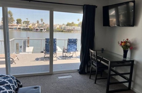 Discovery Bay House | Bring your boat! Waterslide! Close to fast water!