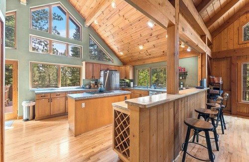 Truckee Cabin | Brookstone Beauty - Hot Tub, Fire Pit