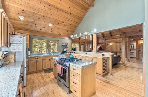Truckee Cabin | Brookstone Beauty - Hot Tub, Fire Pit