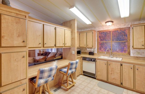 Holiday Shores House | Bullhead City Home w/Fire Pit - Walk to CO River!