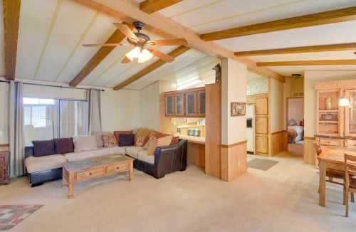 Holiday Shores House | Bullhead City Home w/Fire Pit - Walk to CO River!
