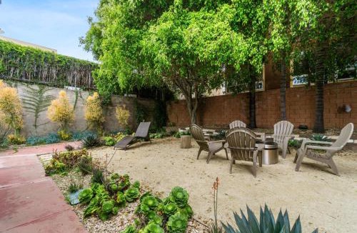 Park West House | Bungalow Downtown Easy Airport Access Family Friendly