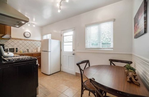South Redondo Apartment | #C 1-level, 2Bd, 1Block to Beach, Esplanade, Shops