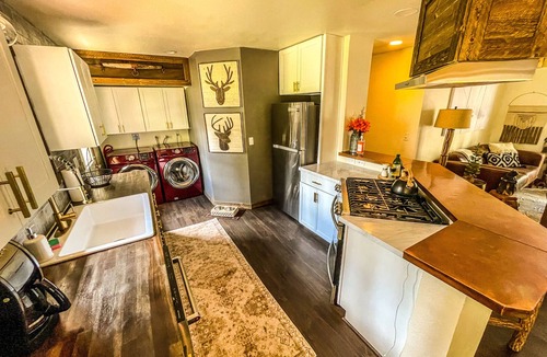 North Upper Truckee Cabin | Cabin in the Pines - Hot Tub, Dog & Kid Friendly