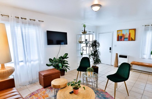 Los Angeles Apartment | California Girl Vibes