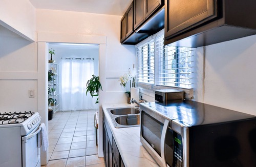 Los Angeles Apartment | California Girl Vibes
