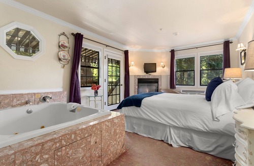 Browns Valley Bed & Breakfast | Candlelight Inn Napa Valley