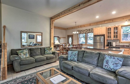 Cedar Flat Cottage | Carnelian Bay Home w/Hot Tub Near Tahoe Skiing