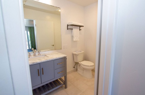 Westside Santa Cruz Hotel | Carousel Beach Inn