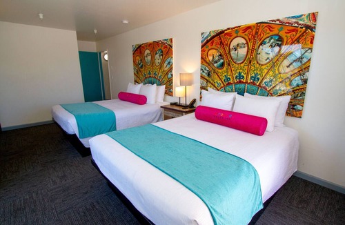 Westside Santa Cruz Hotel | Carousel Beach Inn