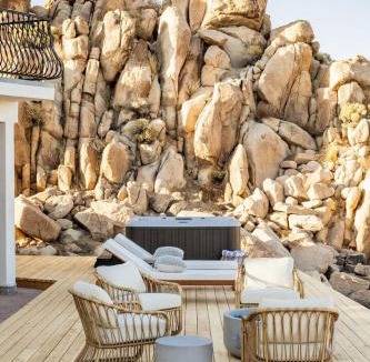 Yucca Valley House | Casa Blanca by Fieldtrip - Boulder Estate with Hot Tub Soaking Pool Outdoor Shower