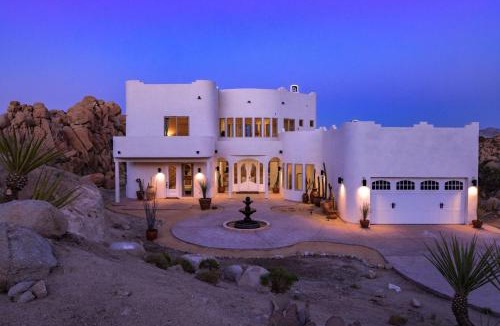 Yucca Valley House | Casa Blanca by Fieldtrip - Boulder Estate with Hot Tub Soaking Pool Outdoor Shower