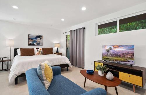 Racquet Club West House | Casa Catalina 3Bd Casita with Space & Full Kitchen