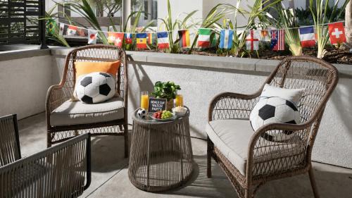 Orange Apartment | Casa Clementine - FIFA Ready!