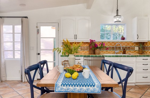 Old Las Palmas House | Casa del Colibri’ by AvantStay | Luxe Estate w/Pickleball Court