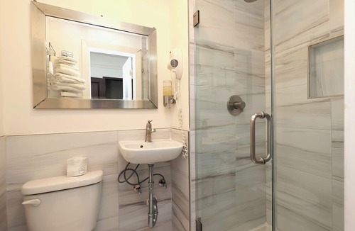 Western Addition Hotel | Casa Loma Hotel