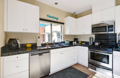 Warm Sands House | Casa Primrose - Central Location, Spectacular Mountain Views, Close to Downtown