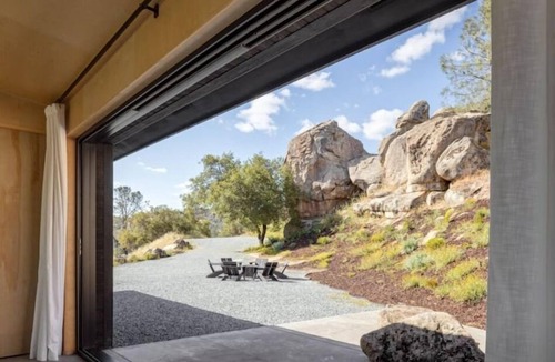 Yosemite Lakes Cabin | Casa Roca: Modern Cabin in 17 Acres Near Yosemite