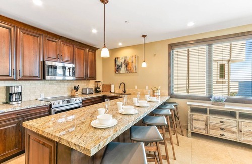 Avalon House | Casa Tortuga by AvantStay | Ocean View + Golf Cart