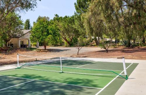 Temecula House | Casa Verde Wine Country Estate w Pickleball Casita
