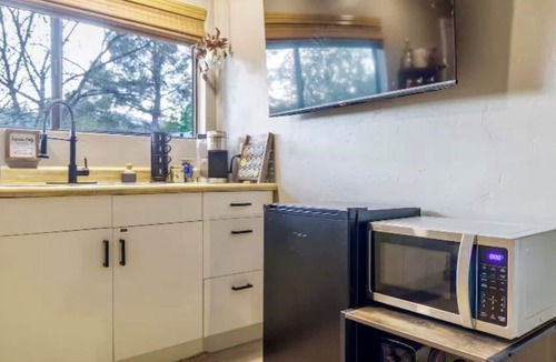 Three Rivers Apartment | Casita Kaweah - The perfect space for two!