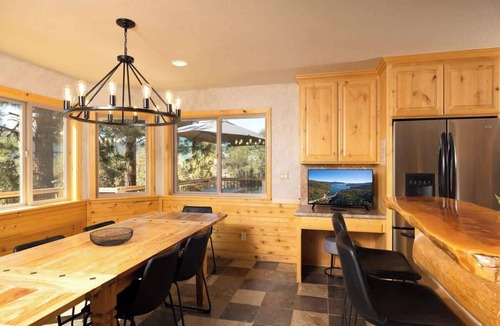 Castle Glen Estates House | Castle Rock. Spa, BBQ, and the Best Views. AC