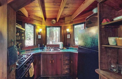 Cazadero Cabin | Cazadero Dog-Friendly Cottage for Two with Hot Tub