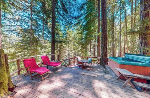 Cazadero Cabin | Cazadero Dog-Friendly Cottage for Two with Hot Tub