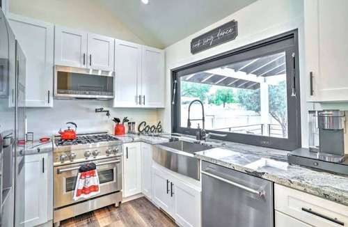 Prescott House | CC*New Listing*Walk to the Square*New Remodel*