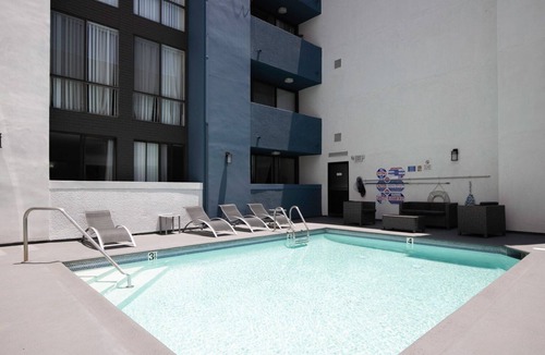 Sawtelle Apartment | Central Brentwood 1BR w/Pool, near UCLA, San Vicente, by Blueground