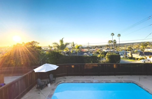 Bay Park House | Central coastal home - Ocean views and pool