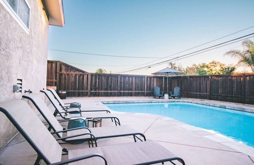 Bay Park House | Central coastal home - Ocean views and pool