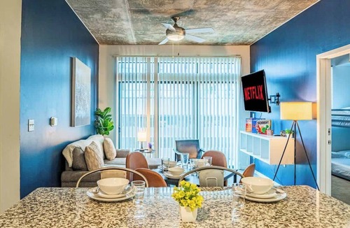 Evans Churchill Apartment | Central PHX Retreat | Pool, Gym, Balcony, Parking!