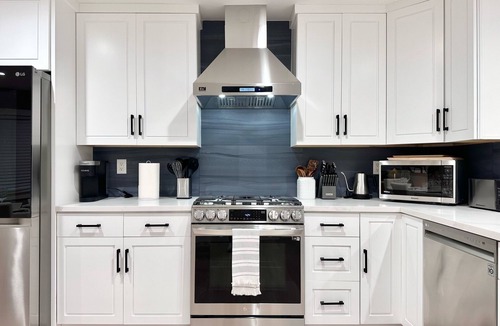 South Sundale House | Central Stylish New 3B2b with Pool in Fremont