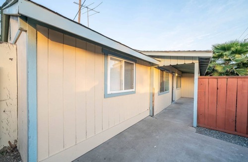 Cameron Hills House | Centrally Located Fully Renovated 4 Bedroom Home