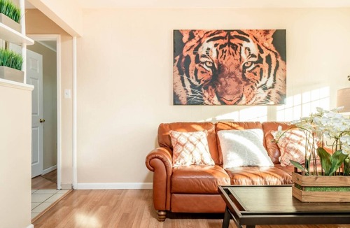Cameron Hills House | Centrally Located Fully Renovated 4 Bedroom Home