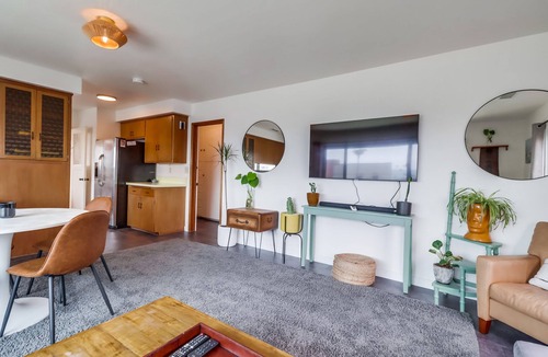 Harborview House | Centrally Located Little Italy Bayview House