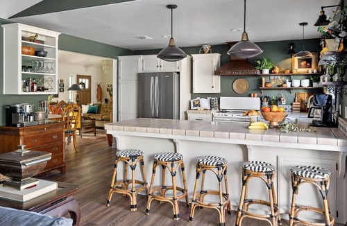 Atascadero House | Château Vigne: Luxe retreat, Hot Tub, plunge pool, Outdoor movies, game room, EV