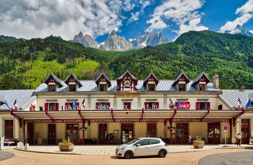 Chamonix City Centre Ski Chalet | Chalet Heidi Spacious 5 Bedroom Alpine Chalet Near Chamonix Sud and Aiguille du Midi