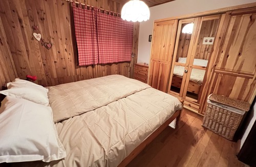 Mittlach Ski Chalet | Chalet 'Les Airelles' with Mountain View, Private Terrace and Wi-Fi