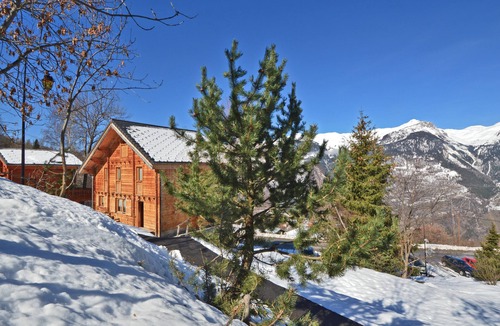 Montalbert Ski Chalet | Chalet Phoenix 150m² 12/14 pers. 5 bedrooms/5 bathrooms Fireplace Sauna 300m from the slopes