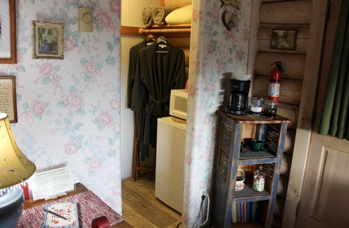 Prescott Cottage | Chaparral & Country Garden Suite - Prescott Cabin Rentals