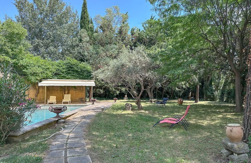 Sainte-Cecile-les-Vignes Ski Chalet | Charming village house with garden and private pool in Provence