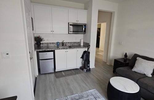 Hemet Villa | Charming 1-bedroom villa in Hemet with AC attached to main home casita.
