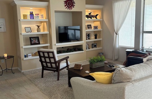 Oakwood House | Charming 2 bed/2 bath home w/pool, WiFi, AC in Chandler gated community